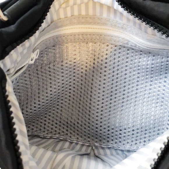 Lululemon Hip To Be Free Crossbody Bag Black - Picture 14 of 15